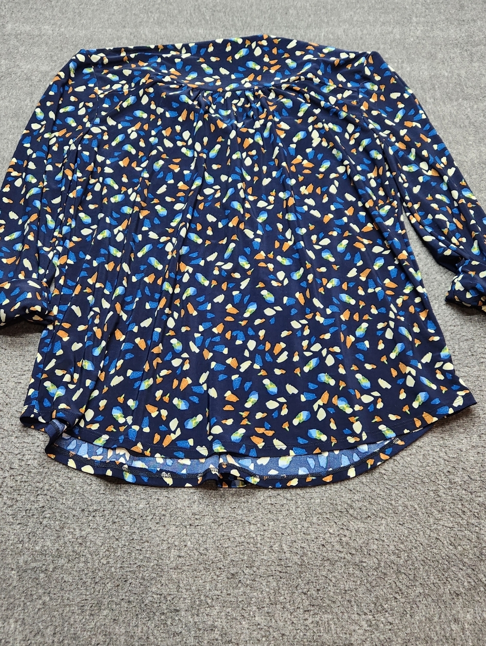 Ava Grace Blouse Womens M Navy Abstract Print Roll Tab Sleeve Top‎ - Picture 7 of 7